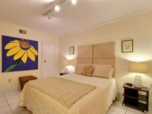 photo 1 of Hip Savannah Pad