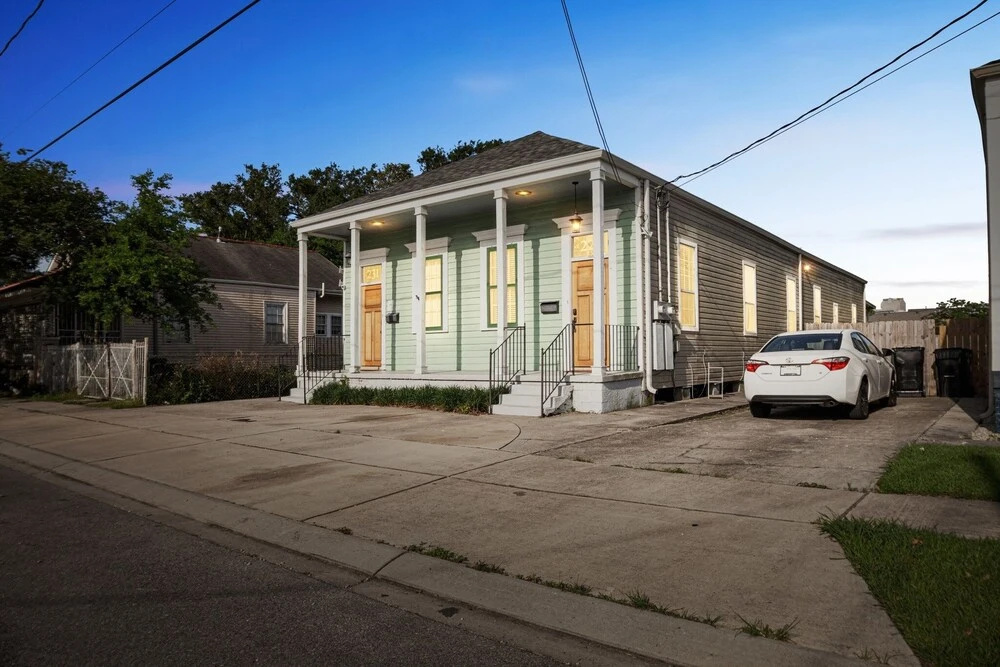 photo 1 of Historic Algiers Point 3 Minutes To Downtown 3 Bedroom Duplex by Redawning