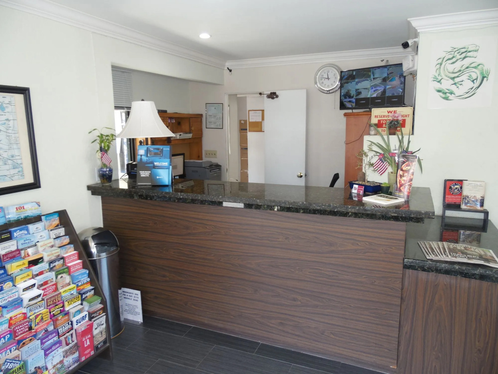 photo 1 of Hi-Way Host Motel