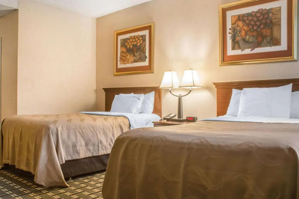 photo 1 of Holiday Inn Batavia-Darien Lake Area