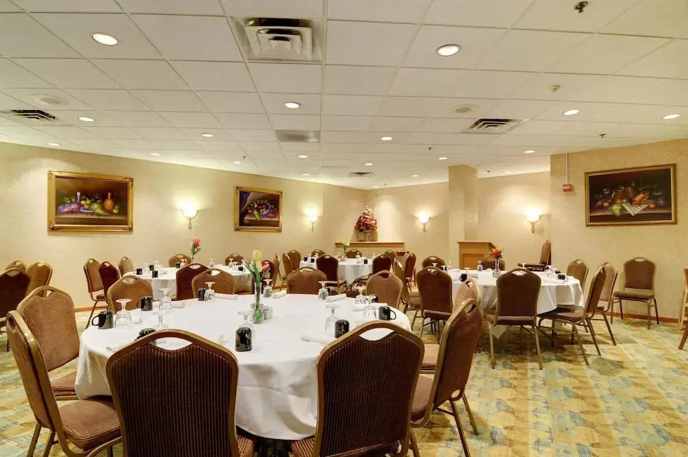photo 1 of Holiday Inn Chicago Hillside