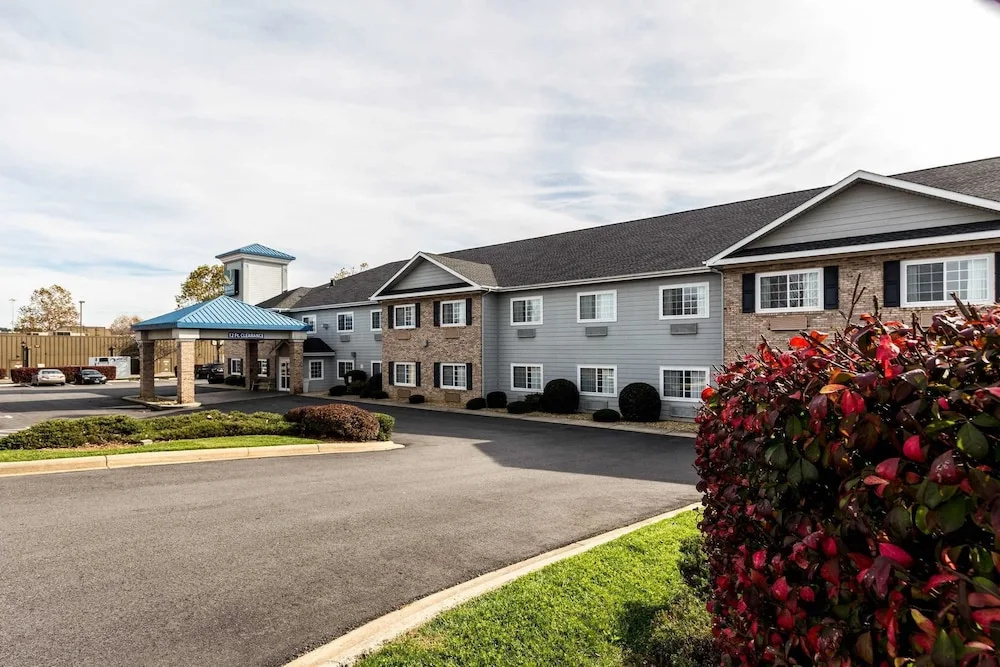 photo 1 of Holiday Inn Exp Hendersonville Flat Rock