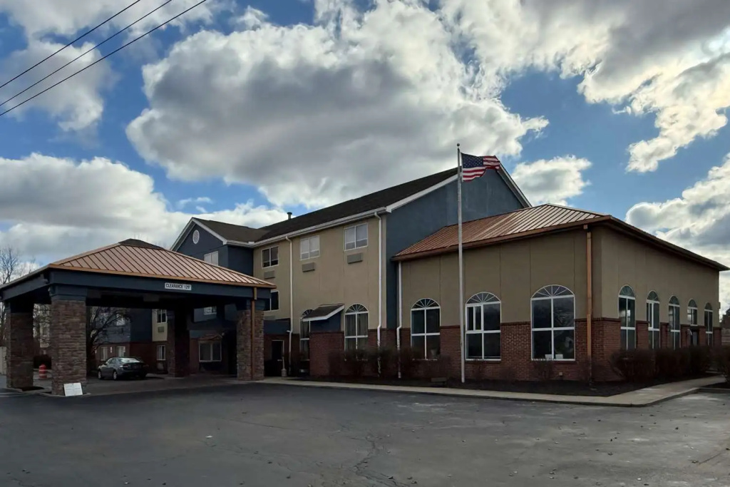 photo 1 of Comfort Inn & Suites Sharonville - Cincinnati North