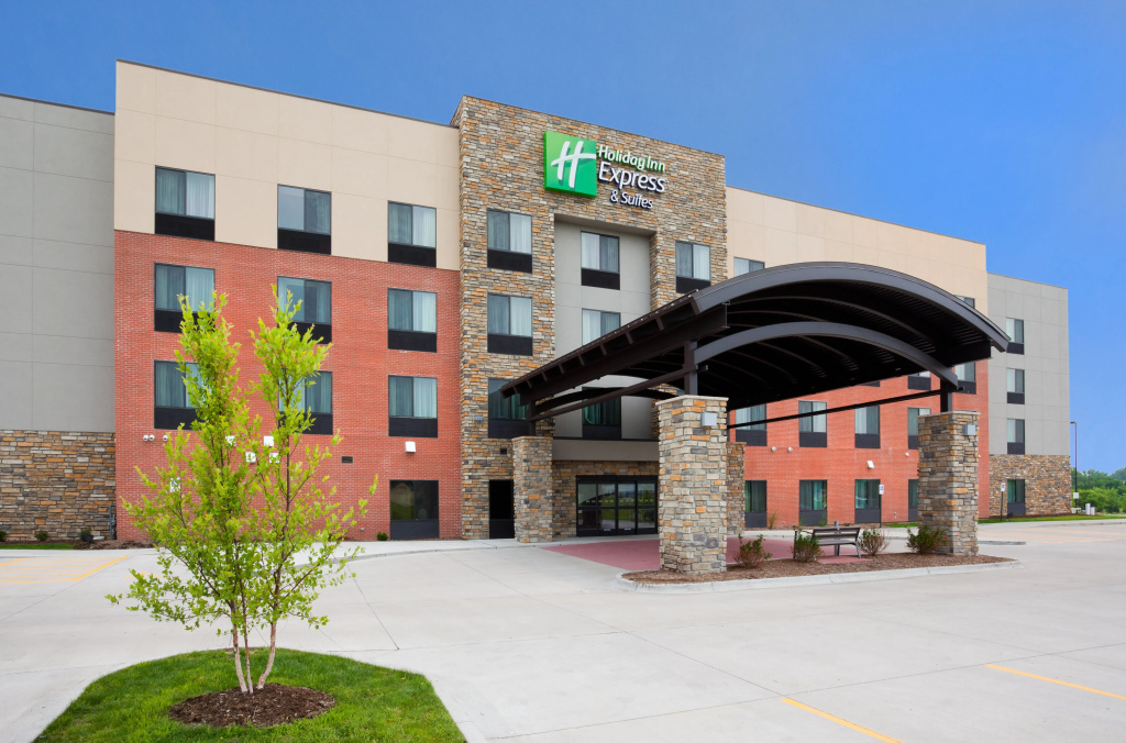 photo 1 of Holiday Inn Express & Suites Davenport by IHG