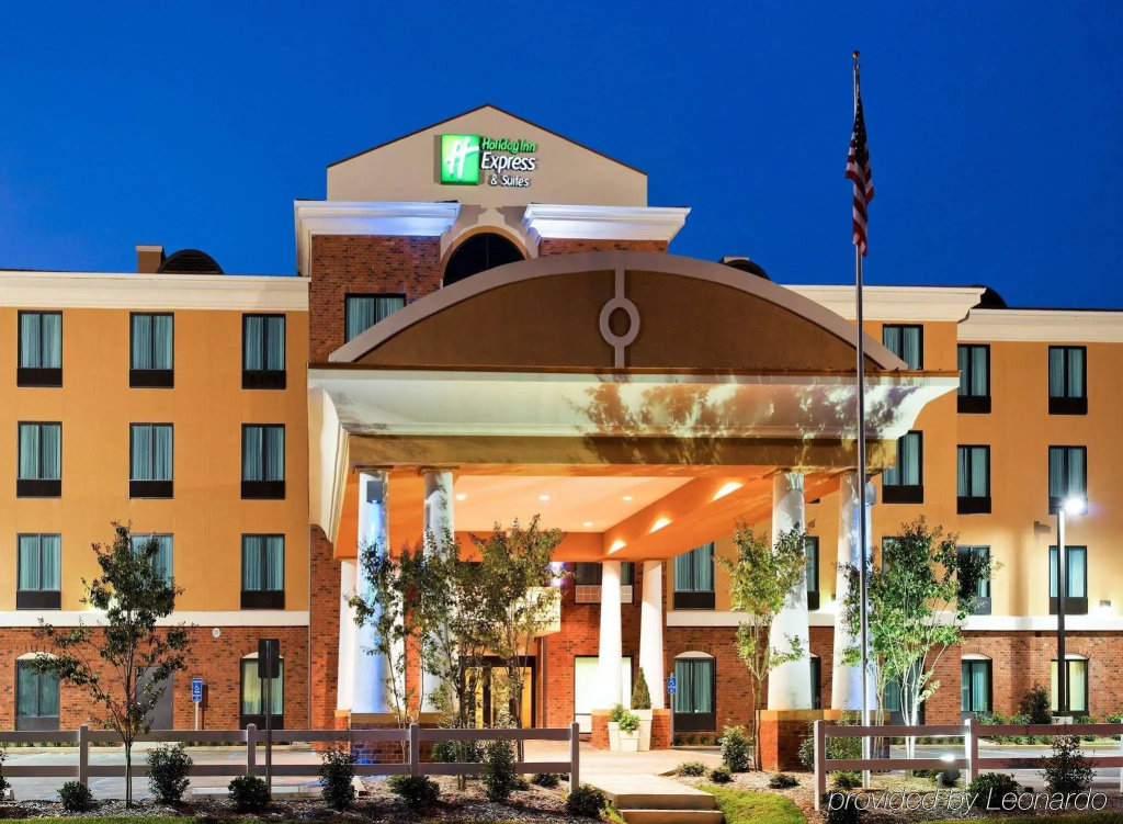 photo 1 of Holiday Inn Express & Suites Gulf Shores by IHG