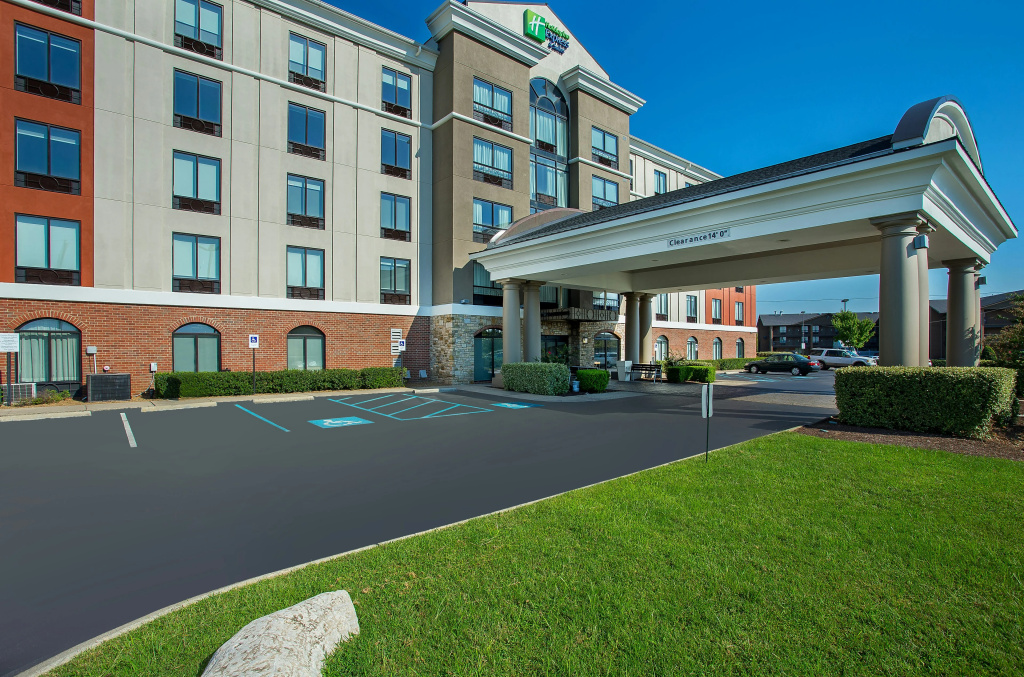 photo 1 of Holiday Inn Express & Suites Lebanon-Nashville Area by IHG