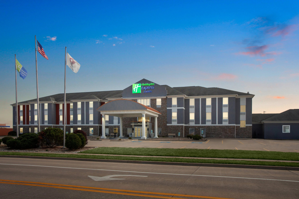 photo 1 of Holiday Inn Express & Suites Bloomington - Normal by IHG