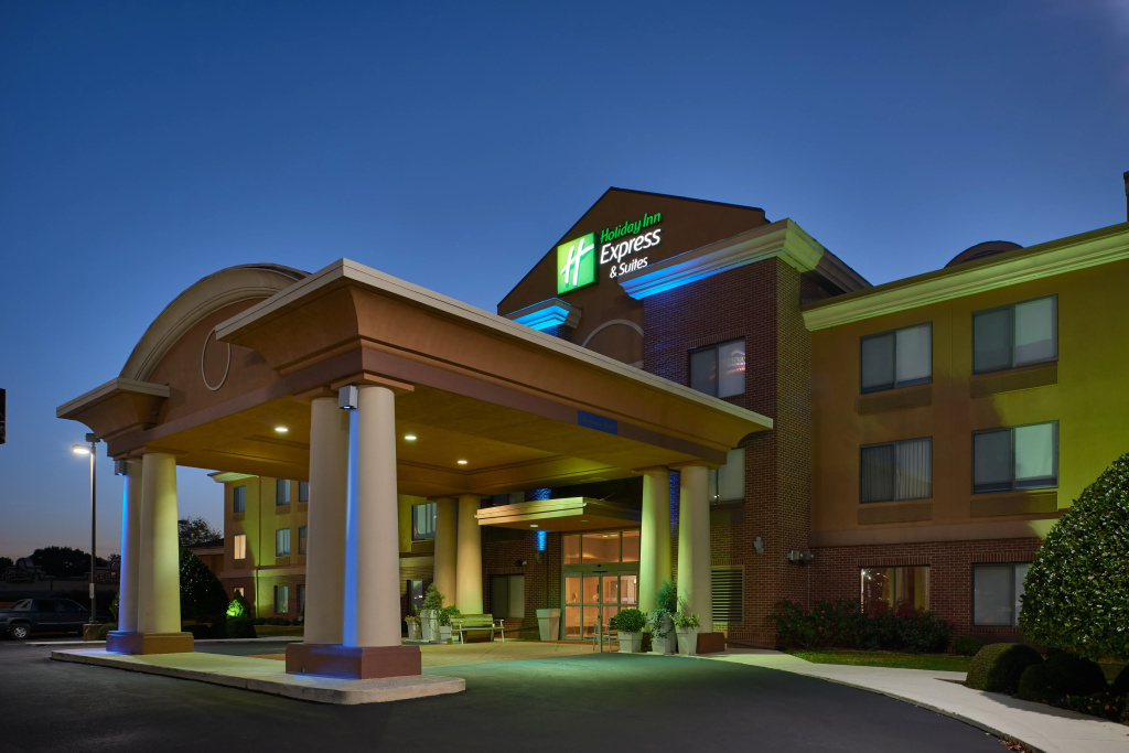 photo 1 of Holiday Inn Express & Suites Oxford by IHG