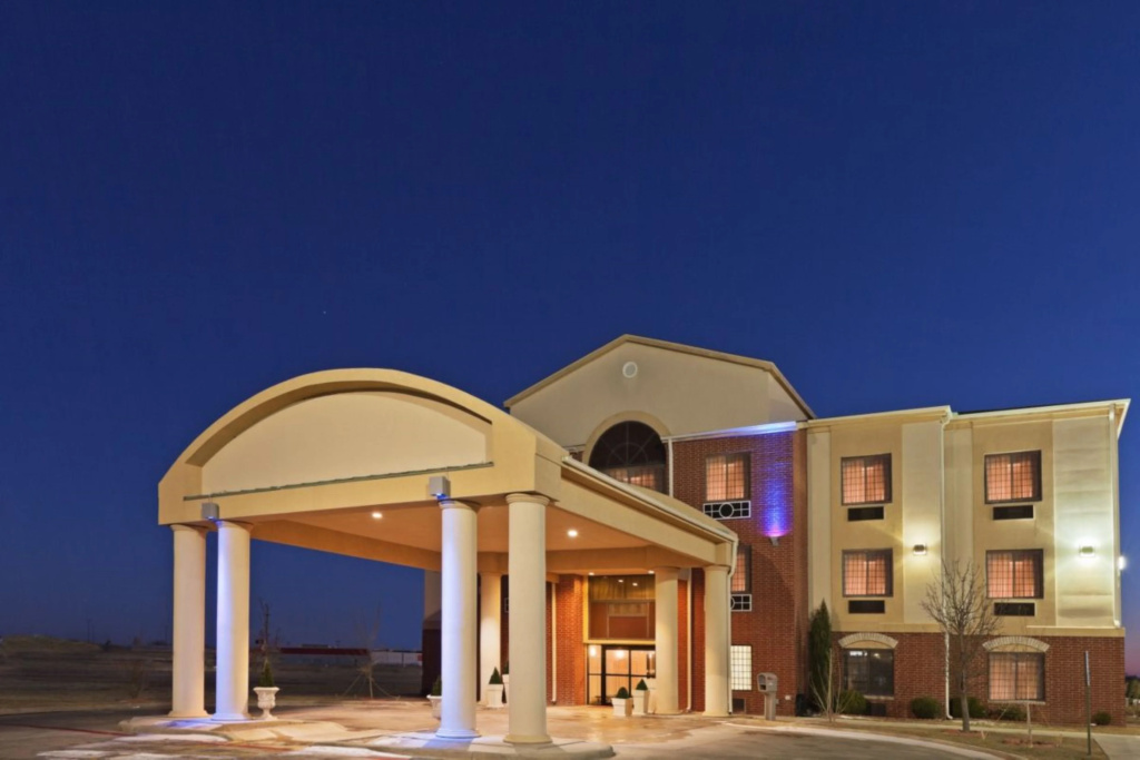 photo 1 of Holiday Inn Express & Suites Plainview by IHG