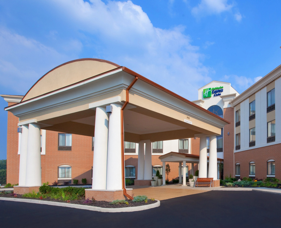 photo 1 of Holiday Inn Express & Suites Akron Regional Airport Area by IHG