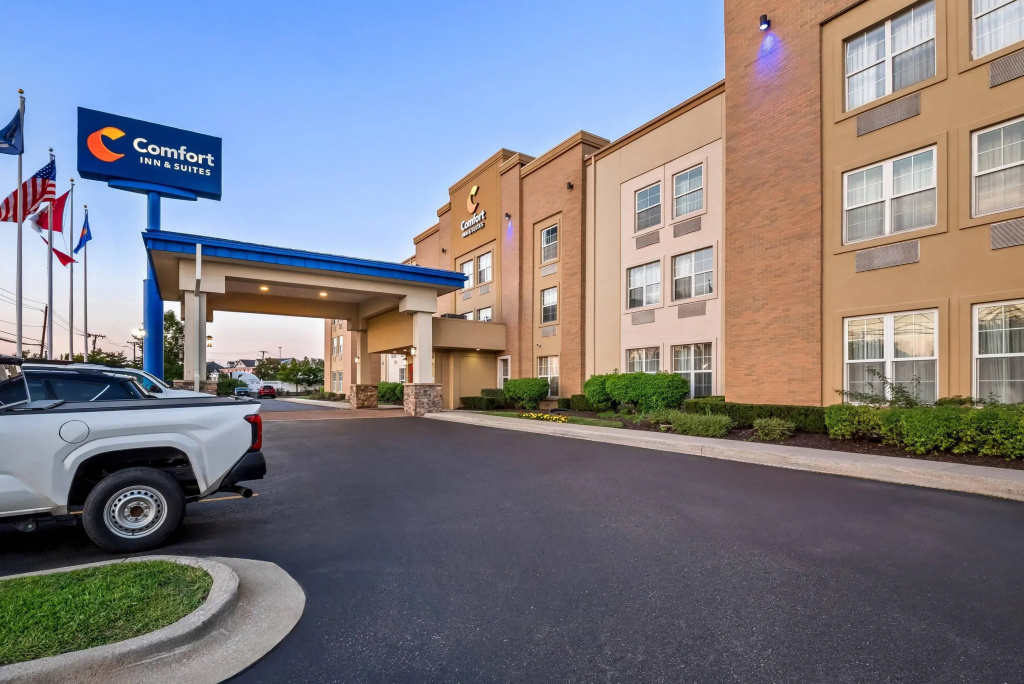 photo 1 of Comfort Inn & Suites