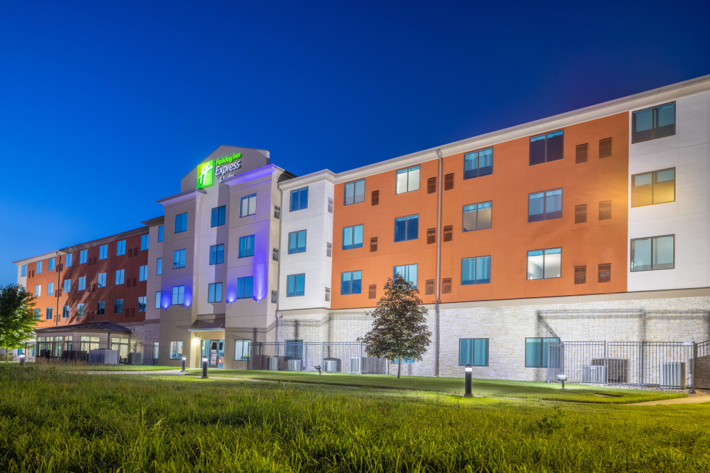 photo 1 of Holiday Inn Express and Suites Kansas City Airport by IHG
