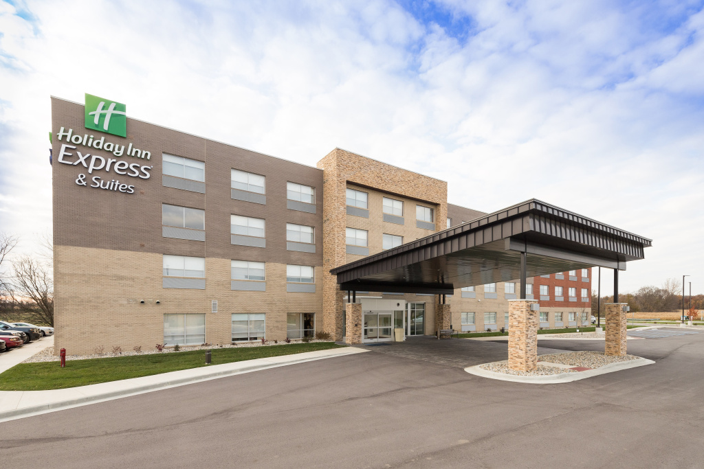 photo 1 of Holiday Inn Express & Suites Auburn by IHG