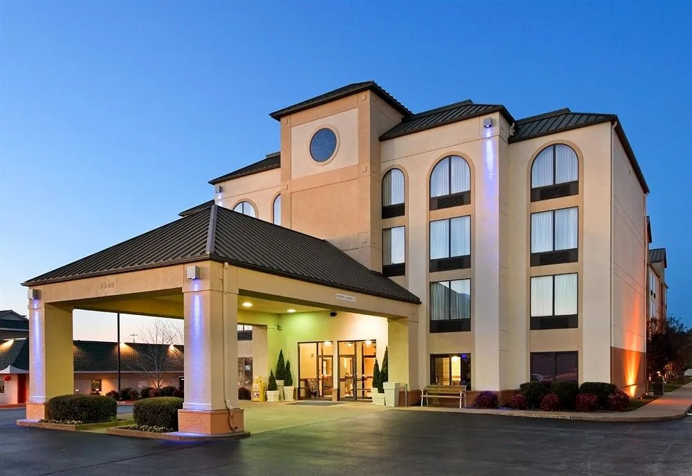 photo 1 of Holiday Inn Express & Suites Bentonville