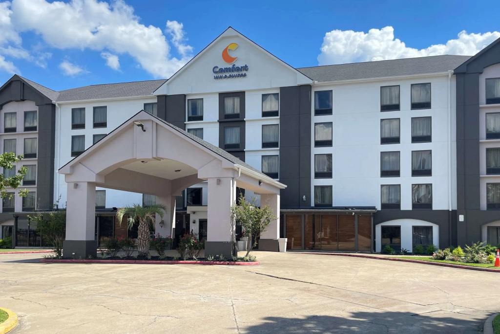 photo 1 of Comfort Inn & Suites Houston I-10 West Energy Corridor