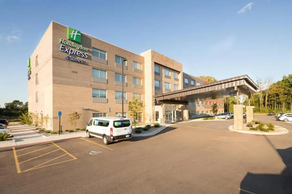 photo 1 of Holiday Inn Express and Suites Kalamazoo West by IHG
