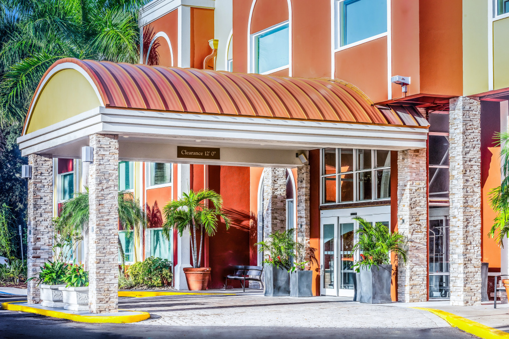 photo 1 of Holiday Inn Express & Suites Bradenton West by IHG