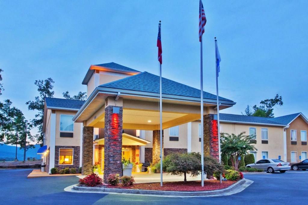 photo 1 of Comfort Inn Blairsville Butternut Creek