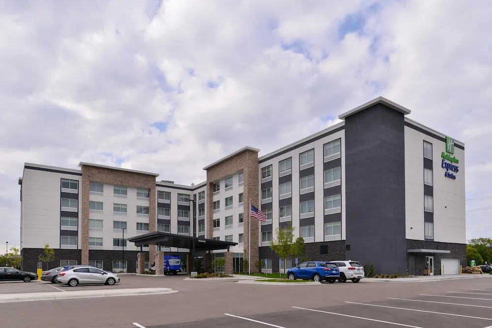 photo 1 of Holiday Inn Express Bloomington