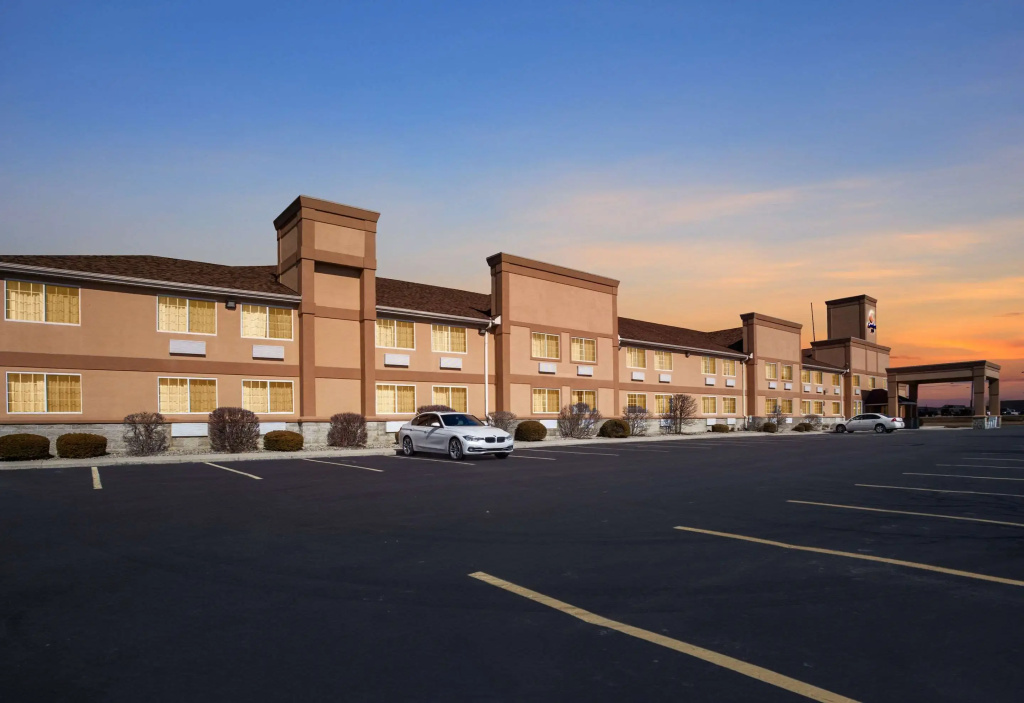 photo 1 of Comfort Inn Near Ouabache State Park
