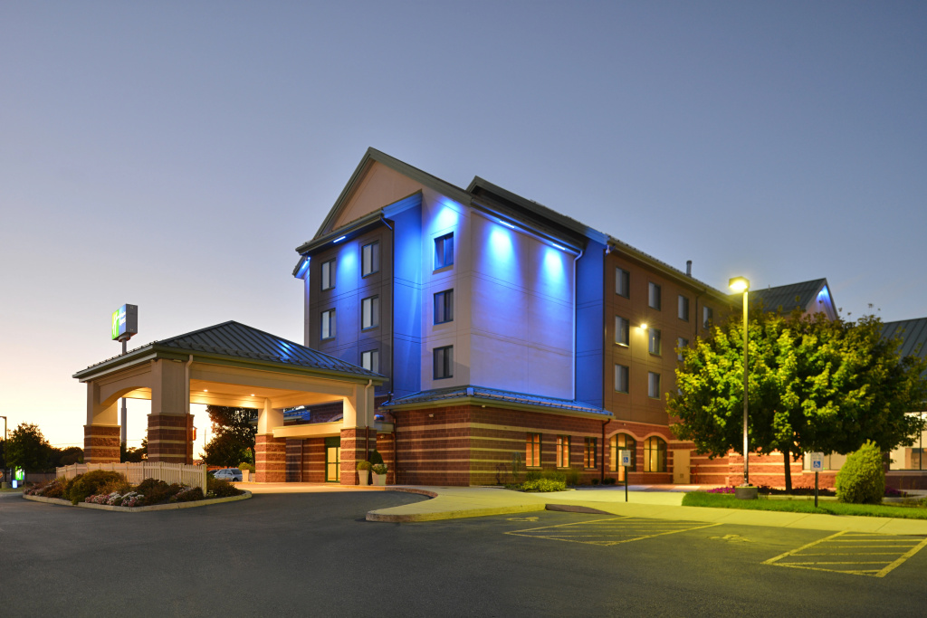 photo 1 of Holiday Inn Express Breezewood by IHG