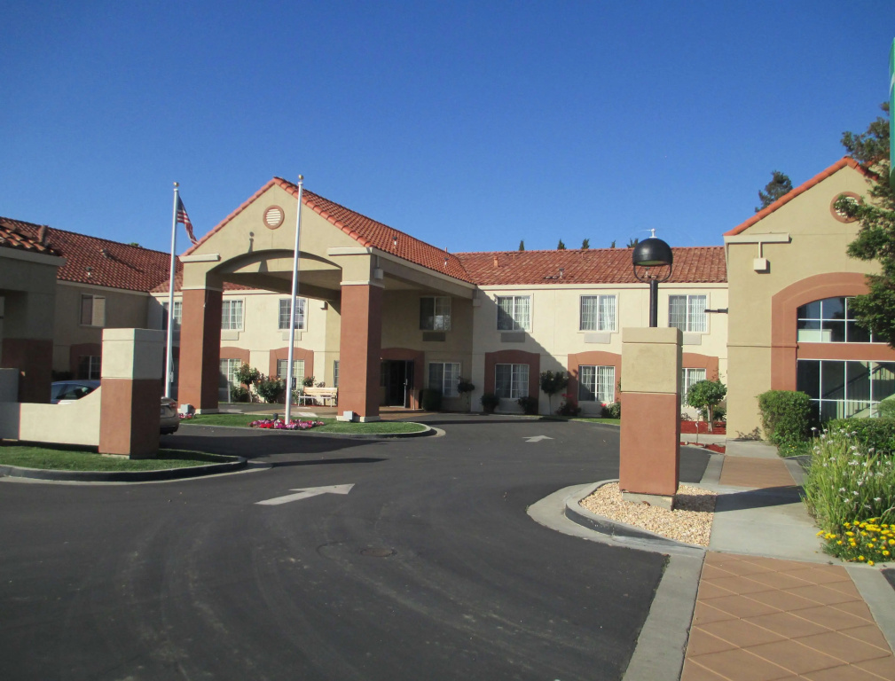 photo 1 of Best Western Brentwood Inn