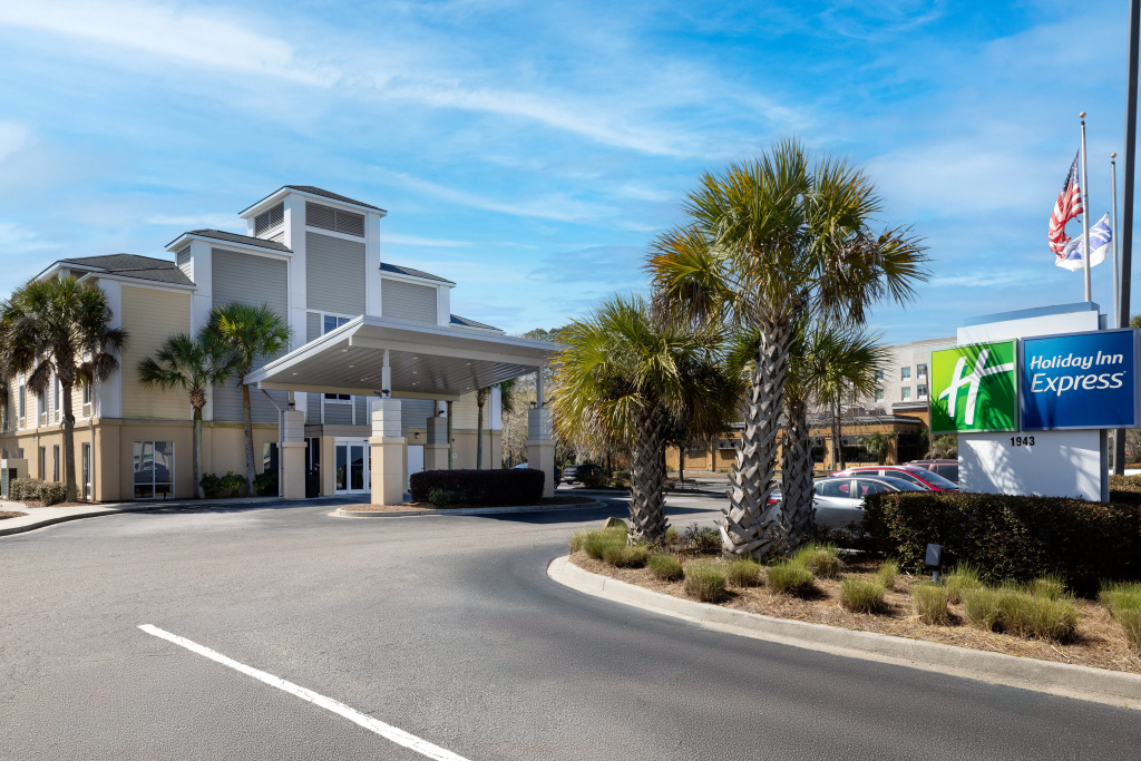 photo 1 of Holiday Inn Express Charleston by IHG