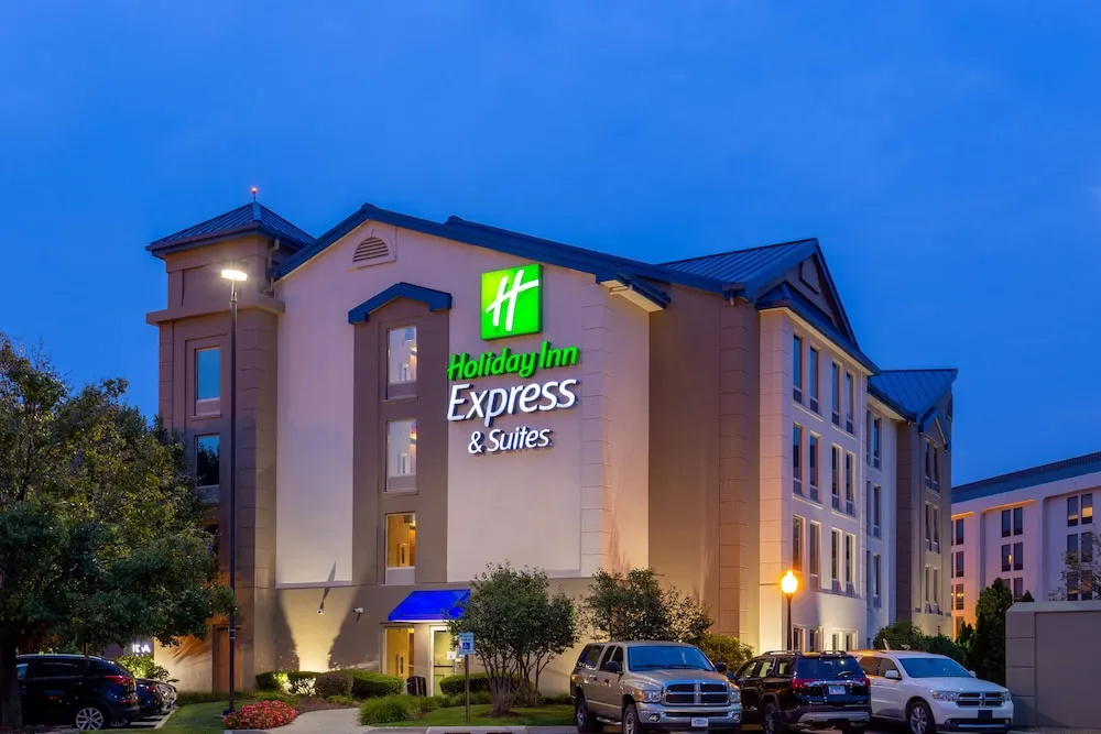 photo 1 of Holiday Inn Express Chicago Midway Airport By IHG