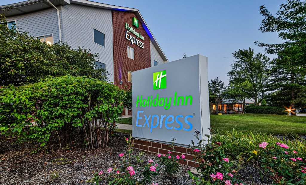photo 1 of Holiday Inn Express Chicago NW - Vernon Hills by IHG
