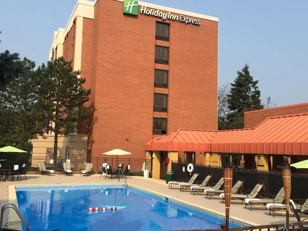 photo 1 of Holiday Inn Express Chicago Schaumburg