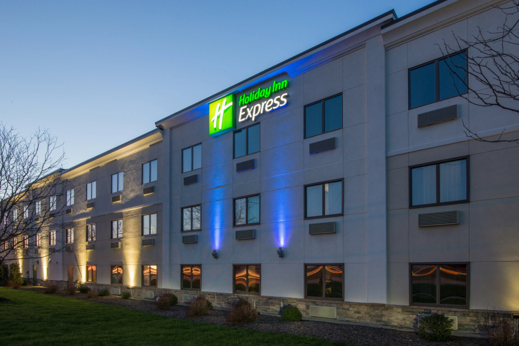 photo 1 of Holiday Inn Express Cleveland Airport - Brookpark by IHG