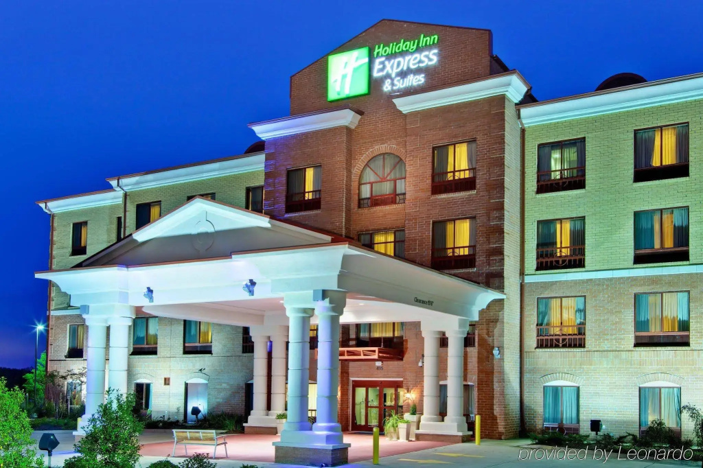 photo 1 of Holiday Inn Express Clinton by IHG