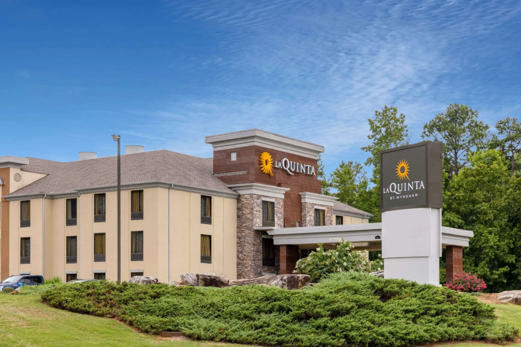 photo 1 of La Quinta Inn & Suites by Wyndham Covington