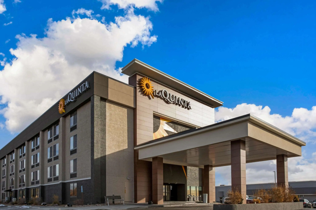 photo 1 of La Quinta Inn & Suites by Wyndham Denver Aurora Medical
