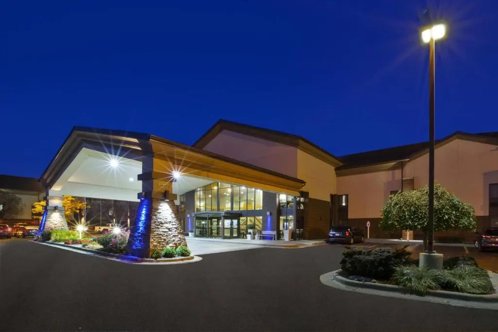 photo 1 of Holiday Inn Express Detroit-Warren/General Motors Technology Center