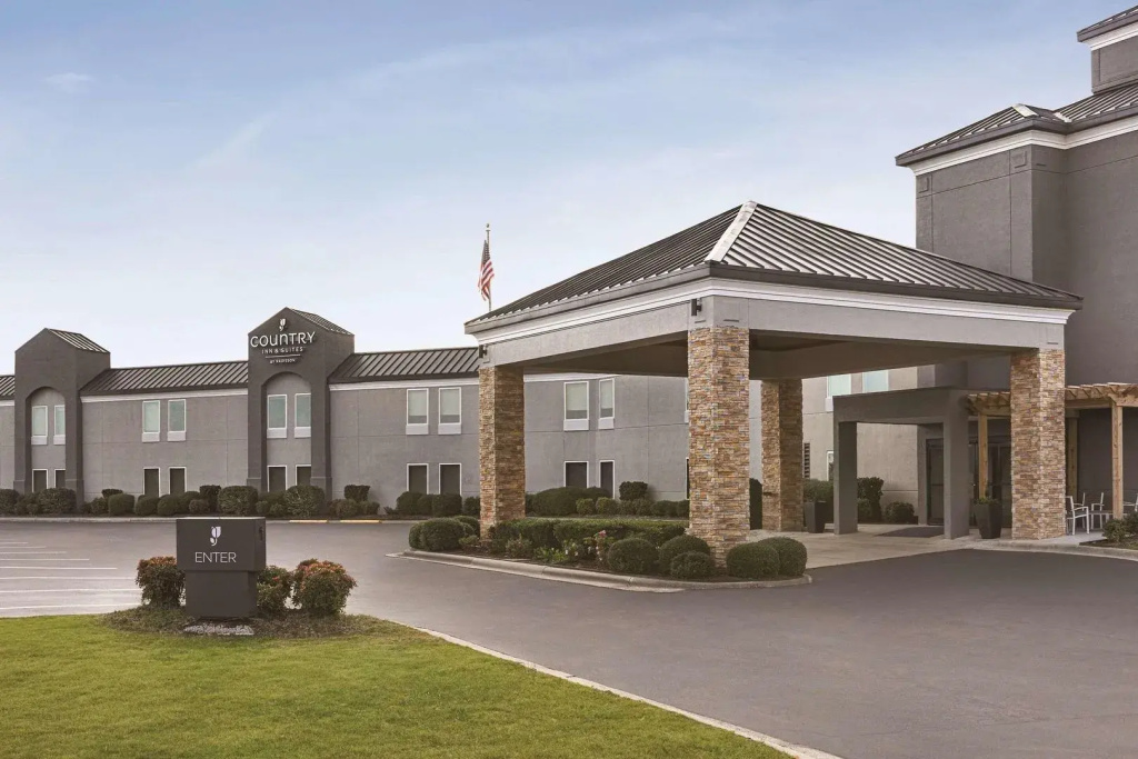 photo 1 of Country Inn & Suites by Radisson, Dunn, NC