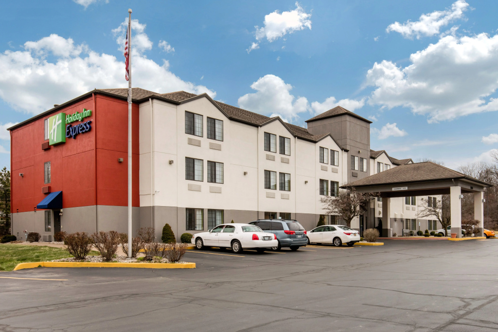 photo 1 of Holiday Inn Express Henderson N Evansville South by IHG
