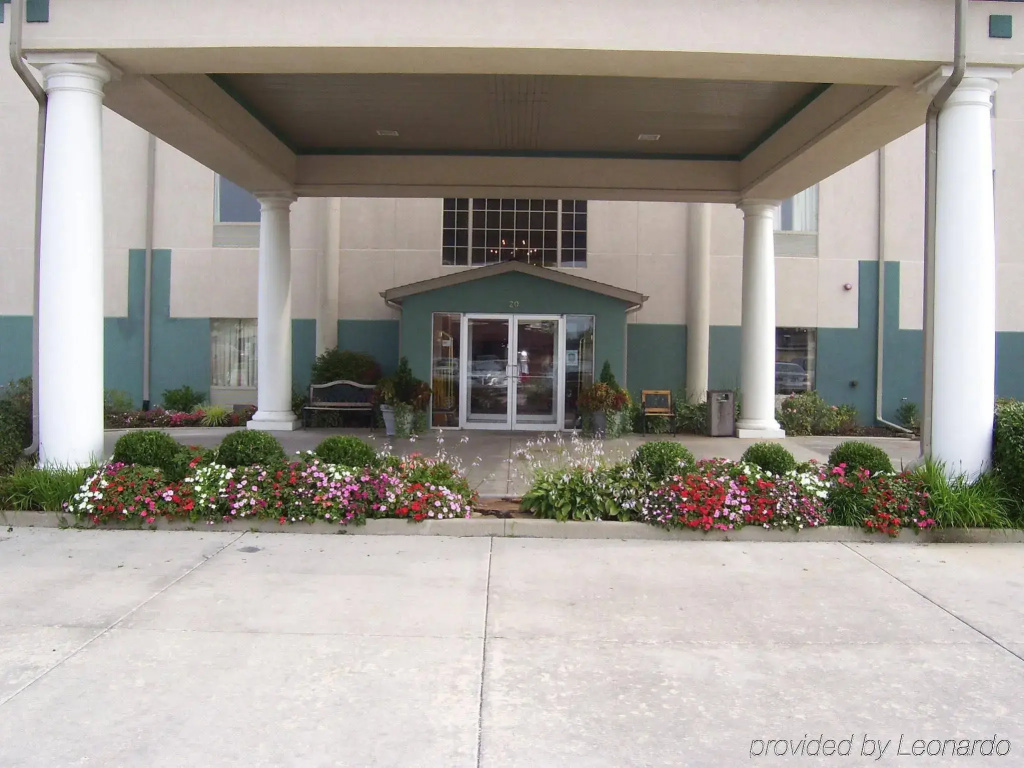photo 1 of Seasons Inn & Suites Highland