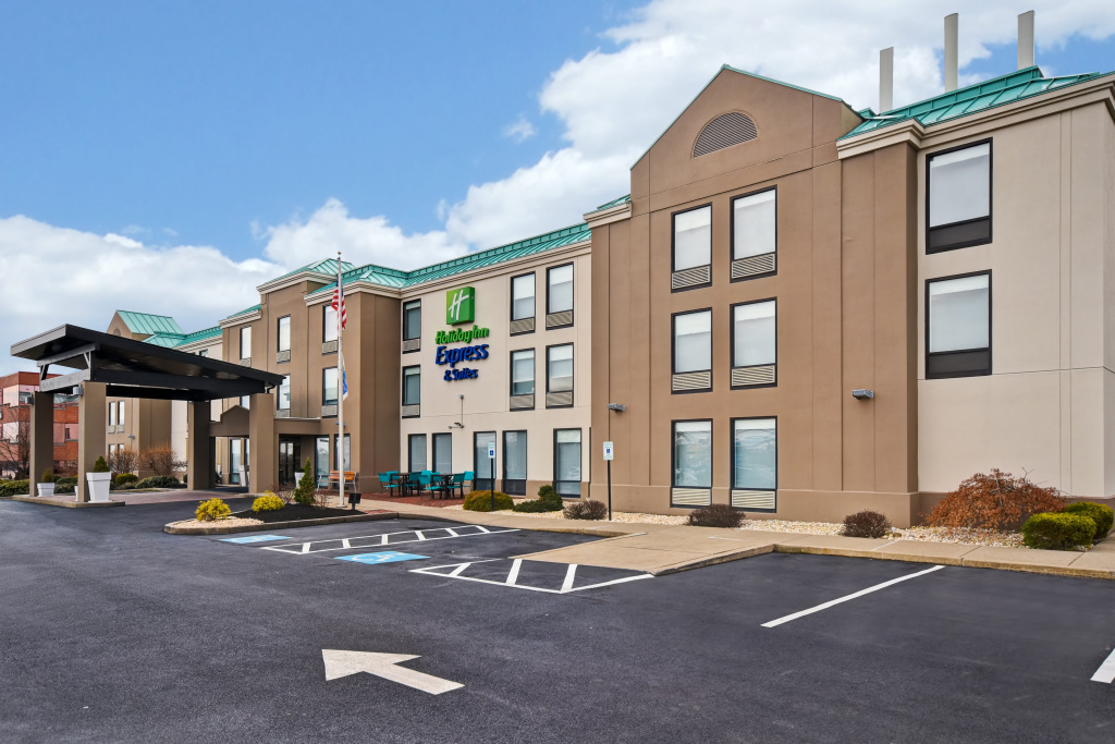 photo 1 of Holiday Inn Express & Suites Allentown-Dorney Park Area by IHG