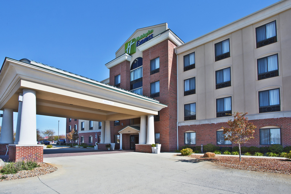photo 1 of Holiday Inn Express Hotel & Suites ANDERSON NORTH by IHG