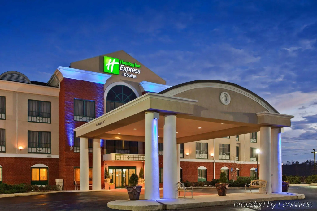 photo 1 of La Quinta Inn & Suites by Wyndham Bessemer