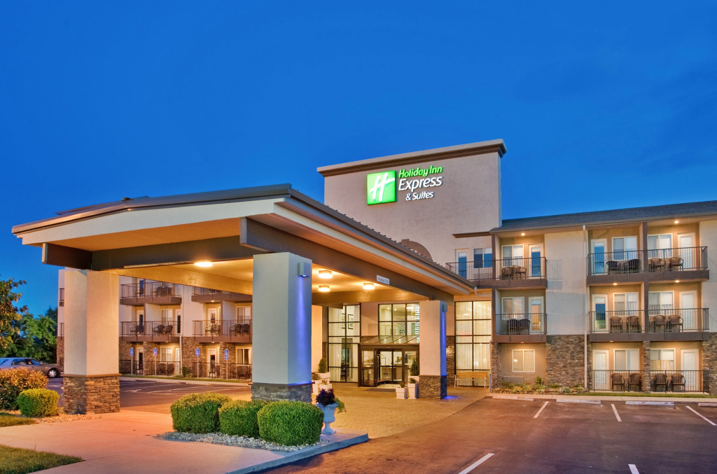 photo 1 of Holiday Inn Express Hotel & Suites Branson 76 Central by IHG
