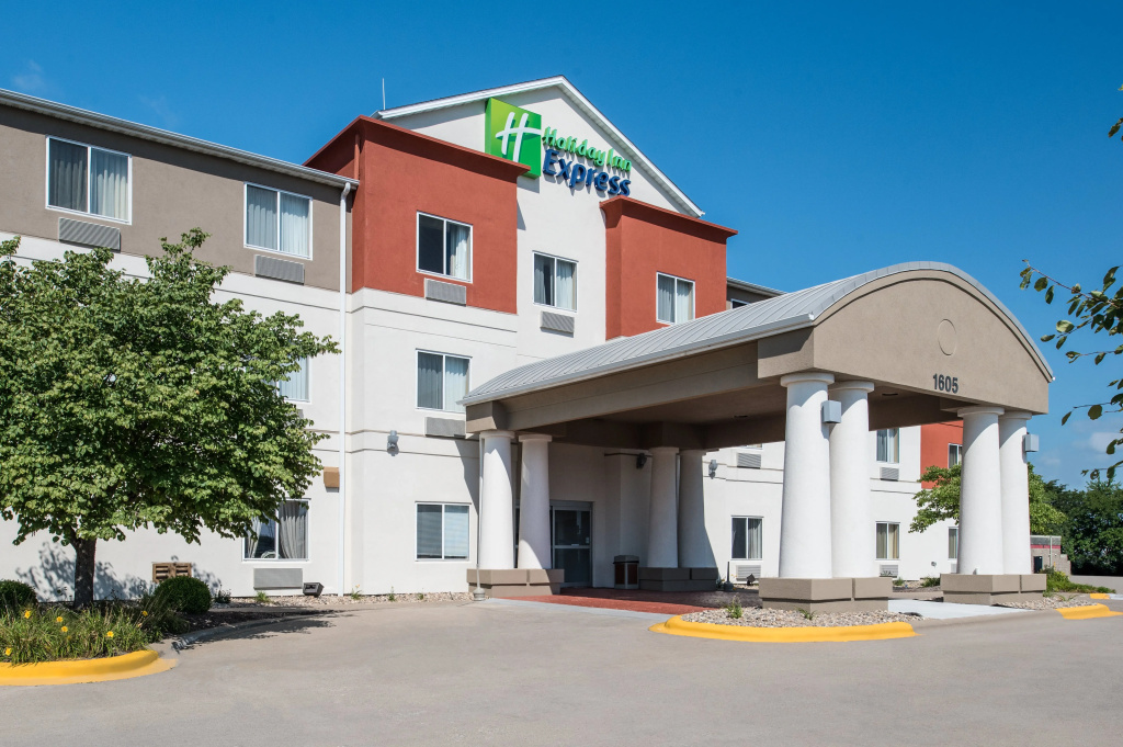 photo 1 of Holiday Inn Express Hotel & Suites Burlington by IHG