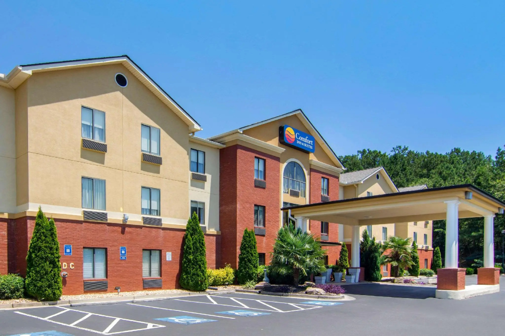 photo 1 of Comfort Inn & Suites Canton Riverstone Area