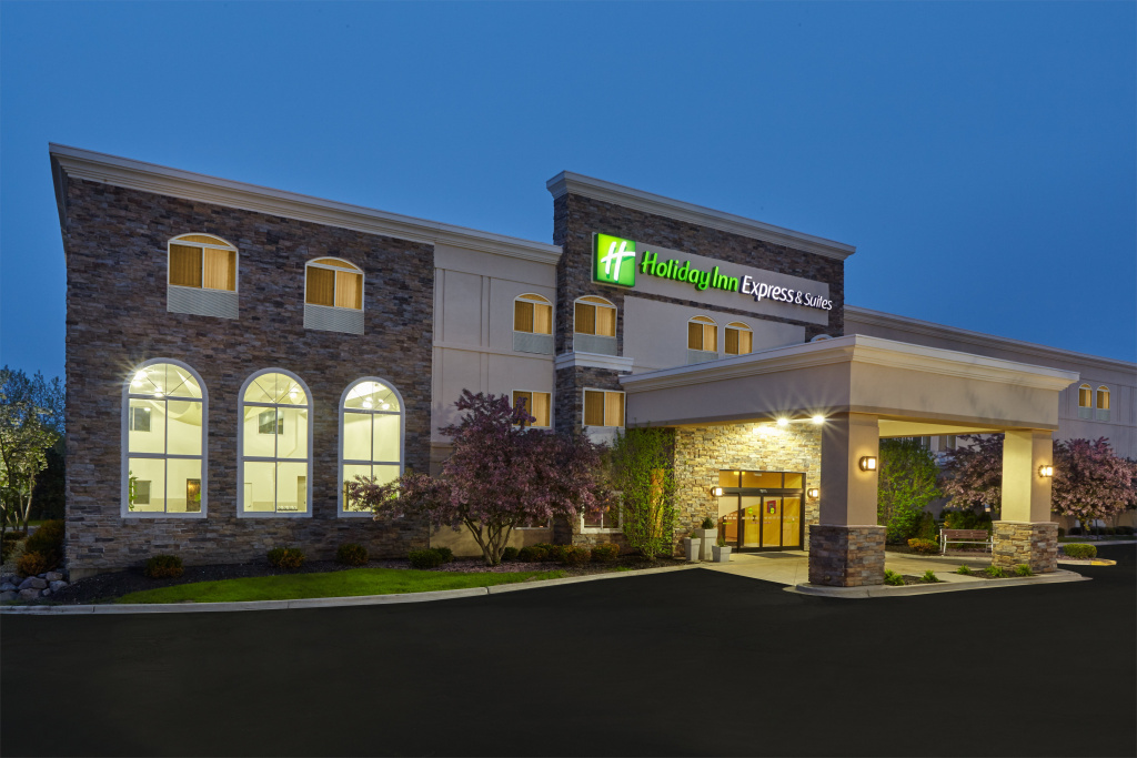 photo 1 of Holiday Inn Express & Suites Chicago-Libertyville by IHG