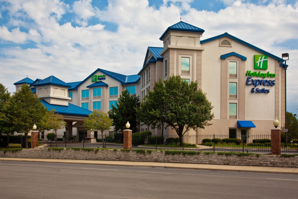 photo 1 of Holiday Inn Express Hotel & Suites Chicago-Midway Airport by IHG