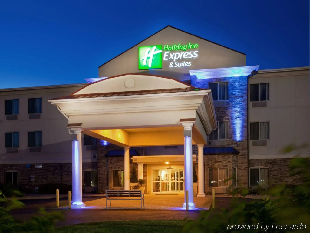 photo 1 of Holiday Inn Express Hotel & Suites Clinton by IHG