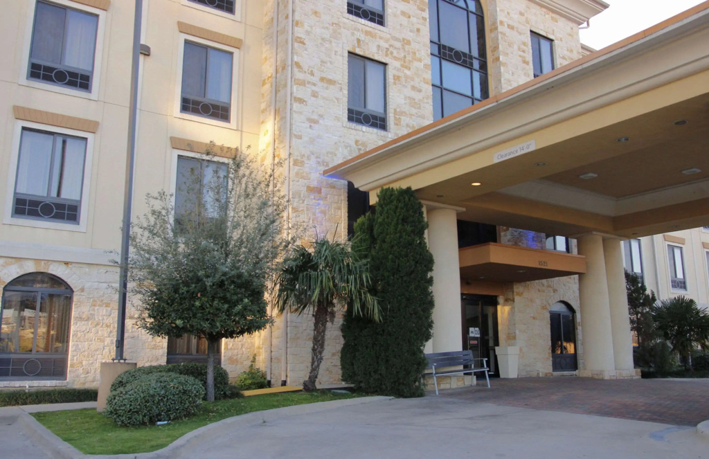 photo 1 of Comfort Inn & Suites Dallas Medical - Market Center