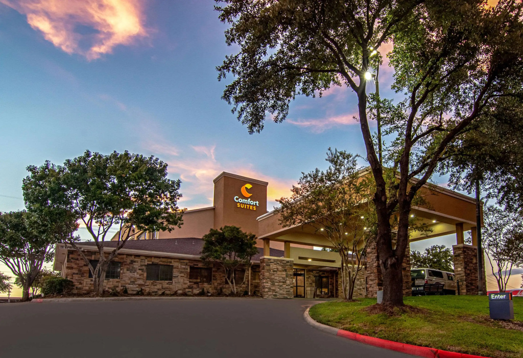 photo 1 of Comfort Suites NW Dallas Near Love Field