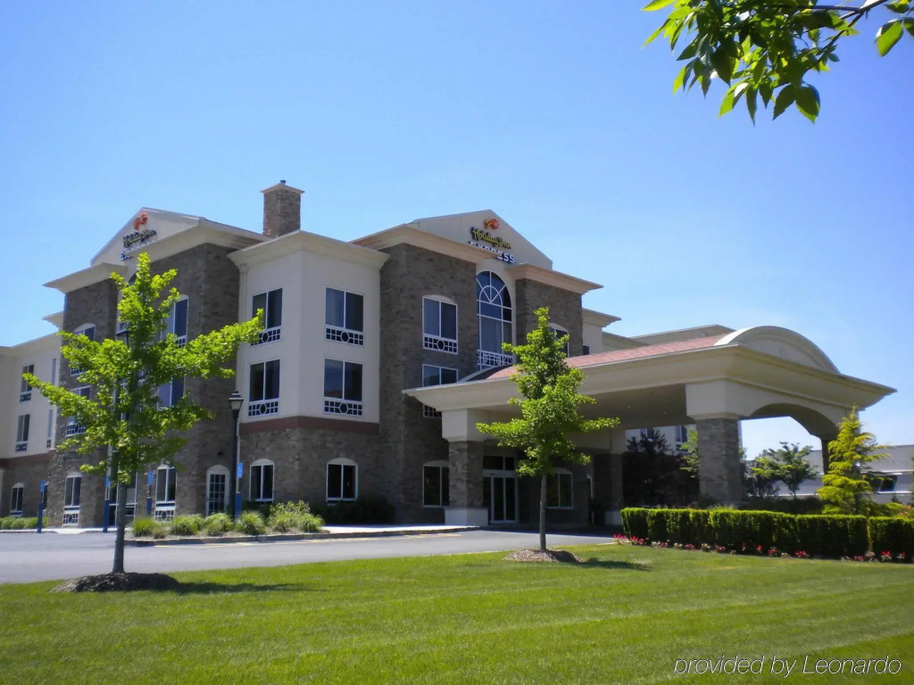 photo 1 of Holiday Inn Express & Suites Riverhead - Long Island by IHG